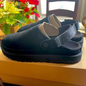 NIB Women’s UGG Goldenstar Clogs Black Size 12